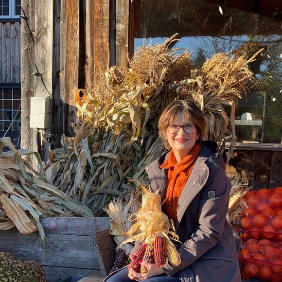 Meet your Posher, Nadia - Picture 1 of 1